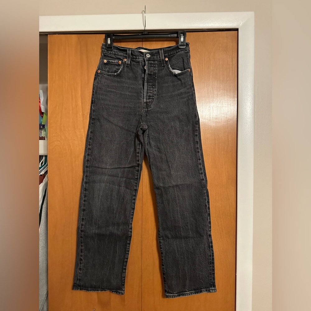 Black Levi ribcage straight leg jeans